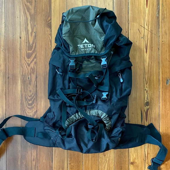 TETON SPORTS Scout 3400 55L Internal Frame Hiking Backpack - Picture 2 of 3